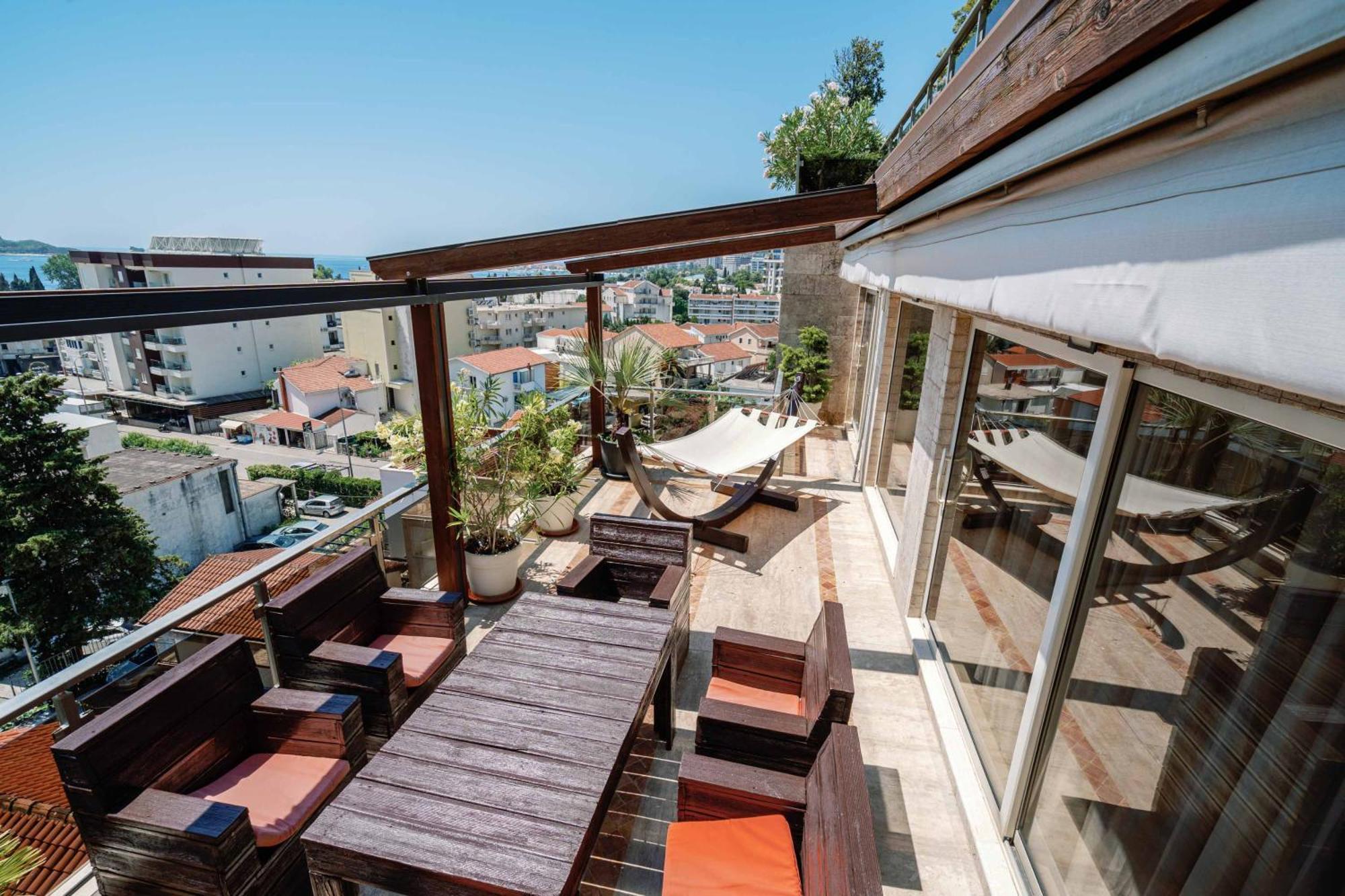Victoria Apartment *