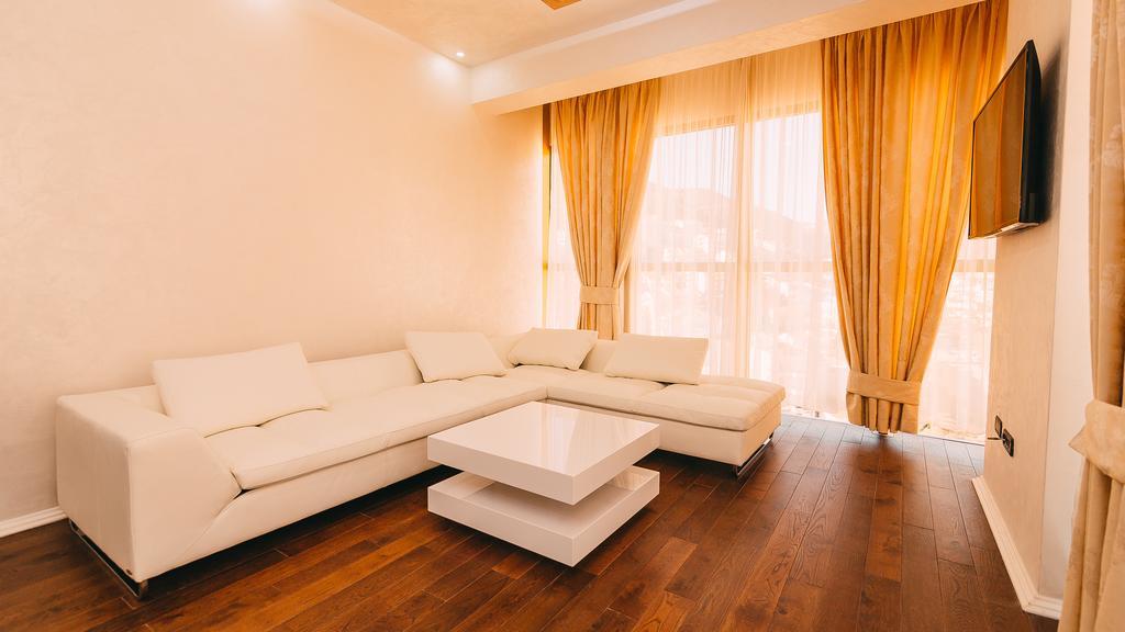 Victoria Apartment *